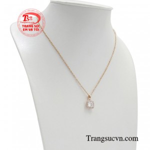 Với vẻ đẹp tinh khôi, thanh lịch đậm chất hoàng gia thì bất kể cô gái nào cũng muốn sở hữu.