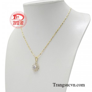 Đây là món trang sức không thể nào bỏ qua trong tủ đồ trang sức của các cô gái. 