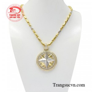 Bộ mặt nam vàng cao cấp là sự kết hợp giữa mặt dây nam giới ấn tượng và dây chuyền vàng nam tính.