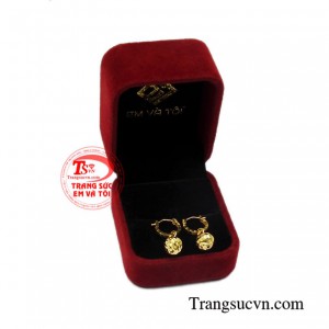Bông tai nữ vàng đáng yêu tinh tế.