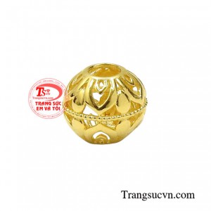 Charm vàng tây độc đáo được chế tác từ vàng 10k thiết kế tinh tế, lạ mắt.
