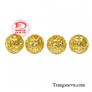 Mặt charm vàng chất lượng món quà tặng ý nghĩa dành tặng người thân và bạn bè.