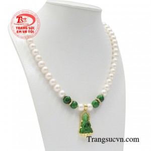 Với sự kết hợp độc đáo tạo nên chiếc chuỗi cổ thời trang, sang trọng và quý phái cho phái đẹp