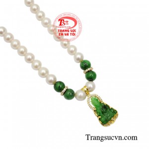Vì vậy sản phẩm được phái đẹo đặc biệt ưa chuộng, vừa làm trang sức vừa có ý nghĩa phong thủy