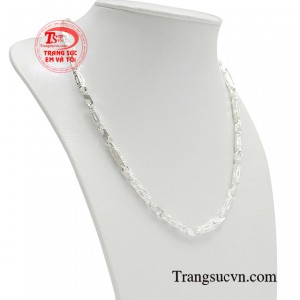 Sản phẩm là món phụ kiện không thể thiếu của phái mạnh yêu thích phong cách cá tính và nổi bật