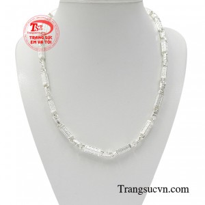 Dây bạc nam thành đạt là trang sức không thể thiếu của các quý ông hiện đại