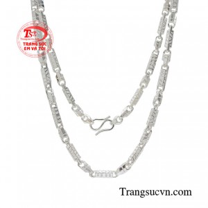 Dây chuyền bạc nam mang đến cho phái mạnh phong cách riêng, nổi bật và thu hút