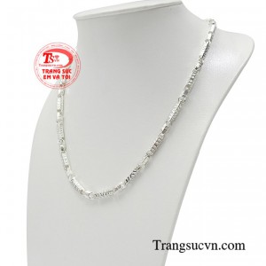 Sản phẩm được chế tác công nghệ cao cấp mang đến sự tinh xảo trong từng chi tiết