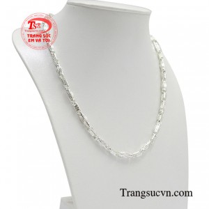 Dây chuyền bạc luôn là dòng trang sức được phái mạnh yêu thích lựa chọn