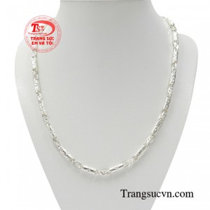 Dây chuyền bạc nam thượng lưu thiết kế và chế tác tinh xảo, sắc nét