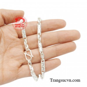 Dây chuyền bạc nam thượng lưu phù hợp làm quà tặng cho người yêu thương