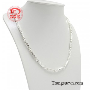 Trang sức bạc từ xưa đến nay luôn được phái mạnh đặc biệt ưa chuộng sử dụng