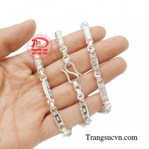 Dây chuyền bạc phong cách mạnh mẽ sang trọng và tinh tế