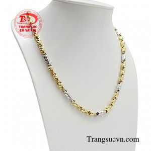 Chiếc dây chuyền mang đến sự lôi cuốn mạnh mẽ mà không món trang sức nào sánh được.
