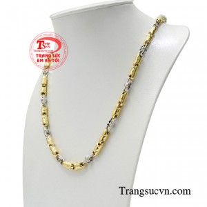 Chiếc dây chuyền này sẽ giúp bạn tự tin thể cá tính.