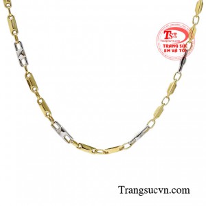 Ngược lại trông bạn thực sự thu hút bởi vẻ hào hoa, lịch lãm khi diện trên mình chiếc dây chuyền này.