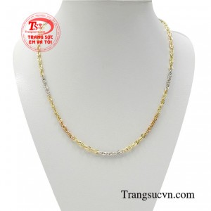 Dây chuyền nữ doanh nhân là món trang sức không thể thiếu đối với mọi cô gái hiện đại.