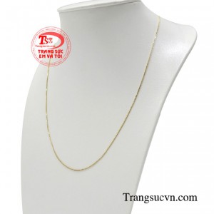 Chiếc dây chuyền phù hợp với những bộ trang phục nhã nhặn, nữ tính.