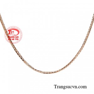 Bạn không thể dạo phố khi thiếu một chiếc dây chuyền tô điểm thêm phần cổ áo, hay những chiếc đầm lộng lẫy sẽ trở nên nhàm chán nếu thiếu đi món đồ trang sức lấp lánh trên người. 