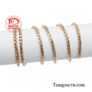 Hãy chọn cho mình chiếc dây chuyền phù hợp để giúp bạn tự tin tỏa sáng.