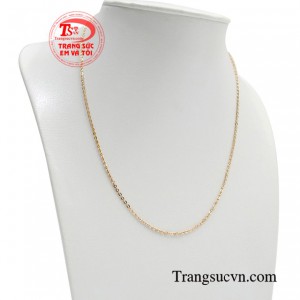 Sản phẩm dễ dàng kết hợp với nhiều loại trang phục. 