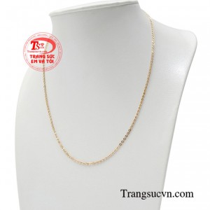 Chất liệu vàng 18k cao cấp, sáng bóng cùng gam màu hiện đại trẻ trung. 