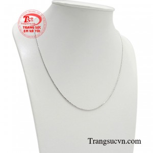 Các cô gái có thể lựa chọn cho mình một món trang sức là dây chuyền để có thể sử dụng đa dụng trong mọi hoàn cảnh.
