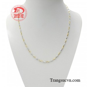Dây chuyền nữ vàng hiện đại được chế tác từ vàng 18k Italy.