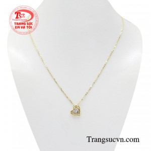 Dây chuyền trái tim dịu dàng hiện là sản phẩm mang phong cách Hàn Quốc được giới trẻ đặc biệt ưa chuộng.