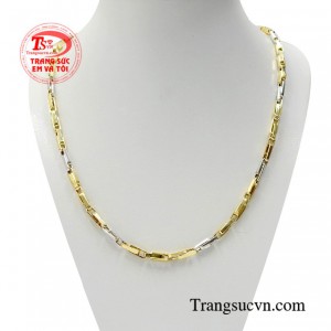 Dây chuyền vàng thành công được chế tác từ vàng 18k nhập khẩu Italy. 