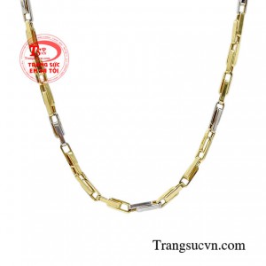 Một người đàn ông ưu tú thì luôn phải có một chiếc dây chuyền vàng xứng tầm. 