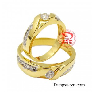 Vì vậy nhẫn cưới là tín vật không thể thiếu trong ngày trọng đại của các cặp đôi