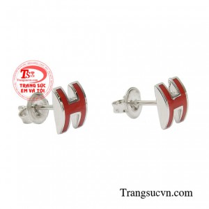 Đôi hoa tai là trang sức không thể thiếu, tạo điểm nhấn giúp phái đẹp thêm toả sáng, thời trang và duyên dáng