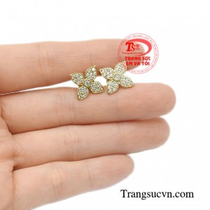 Hoa tai nữ vàng trang nhã xinh xắn.