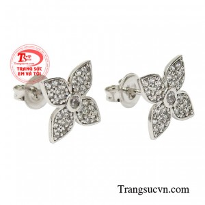 Đôi hoa tai này sẽ là sự lựa chọn tuyệt mỹ dành cho những cô nàng yêu thích phong cách Hàn Quốc.