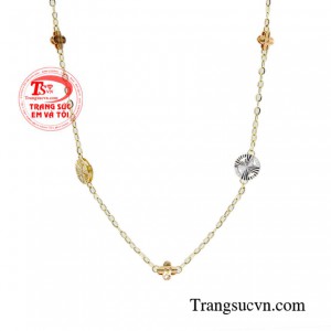 Lắc chân vàng năng động có thể dùng khi đi làm, đi chơi hay những bữa tiệc xa hoa đẳng cấp.