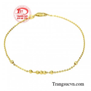 Lắc chân vàng tây xu hướng kiểu dáng đầy tinh tế giúp phái đẹp nổi bật hơn.