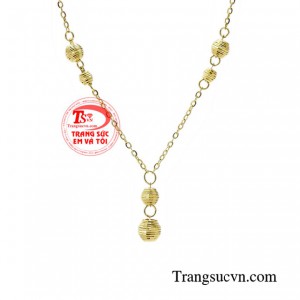 Lắc chân vàng trẻ trung phù hợp với những cô gái thích phong cách nhẹ nhàng nữ tính.