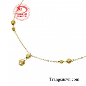 Lắc chân vàng trẻ trung sẽ giúp bạn có một đôi chân đầy thu hút cùng bước đi uyển chuyển đầy tự tin.