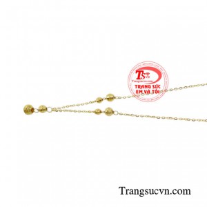 Một đôi chân đẹp nếu thiếu đi chiếc lắc chân làm điểm nhấn thì sức hút cũng giảm đi rất nhiều.