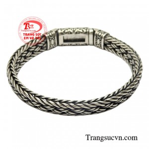 Không chỉ trang sức vàng mà ngày nay trang sức bạc cũng được rất nhiều khách hàng lựa chọn đeo bên mình.