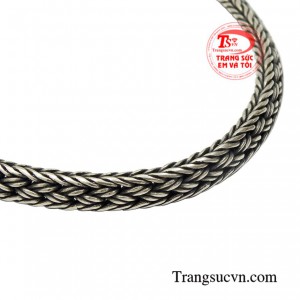 Khi diện sản phẩm này phái mạnh sẽ trở nên thu hút và cá tính hơn.
