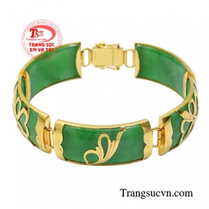 Lắc tay cẩm thạch quý phái mang nét đẹp trưởng thành chững chạc, có phong cách chỉn chu trong mọi cử chỉ giao tiếp.