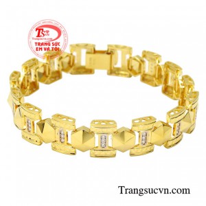 Lắc tay nam xu hướng được chế tác theo công nghệ hiện đại thể hiện sự mạnh mẽ và đam mê cho phái mạnh.