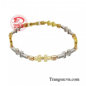 Lắc tay nữ vàng sang trọng phù hợp với những cô gái chững chạc, có phong cách chỉn chu trong mọi cử chỉ giao tiếp. 