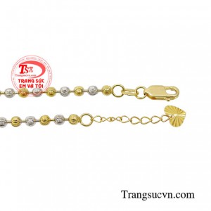 Lắc tay nữ vàng trang nhã có thiết kế nhỏ nhắn mang vẻ đẹp dịu dàng của người phụ nữ Á Đông.