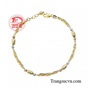 Lắc tay nữ vàng trưởng thành được chế tác từ vàng 18K nhập khẩu Italy chất lượng cao.