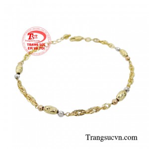 Sản phẩm được lấy ý tưởng từ những cô gái thành thị trẻ trung nhưng lại mang trong mình nét đẹp trưởng thành, bí ấn. 