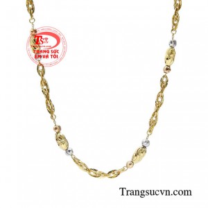 Mỗi cuộc hẹn, mỗi một sự kiện quan trọng chỉ cần có trên mình chiếc lắc tay nữ vàng trưởng thành thì trông bạn đã thực sự quyến rũ và gợi cảm theo phong cách riêng của bản thân mình.