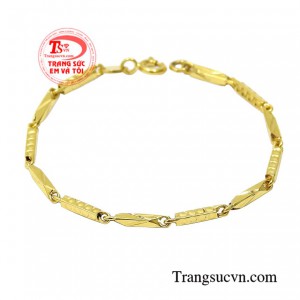 Lắc trẻ em năng động kiểu dáng cá tính, hoạt bát giúp các bé trai hợp thời trang hơn.